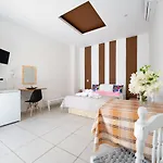 Thirasia Hotel