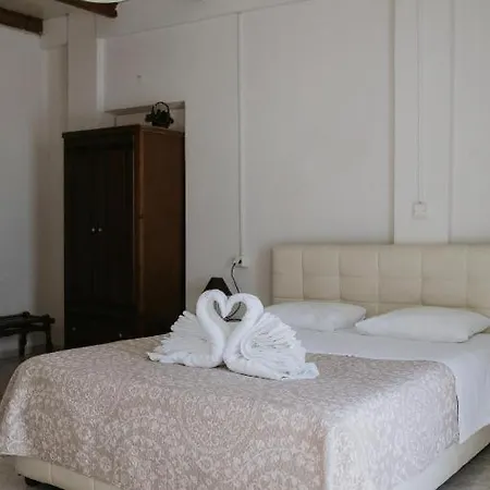 Hotel Thirasia Fira (Santorini)