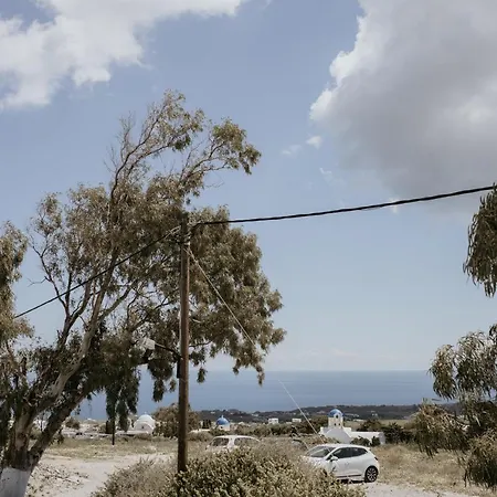 מלון Thirasia 2*