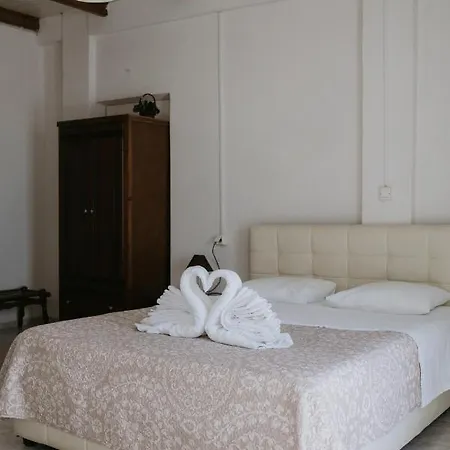 Thirasia Hotel 2*