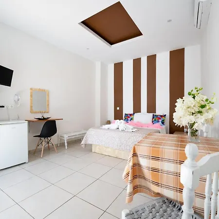 Thirasia Hotel