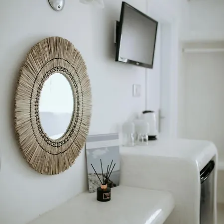 Thirasia מלון 2*