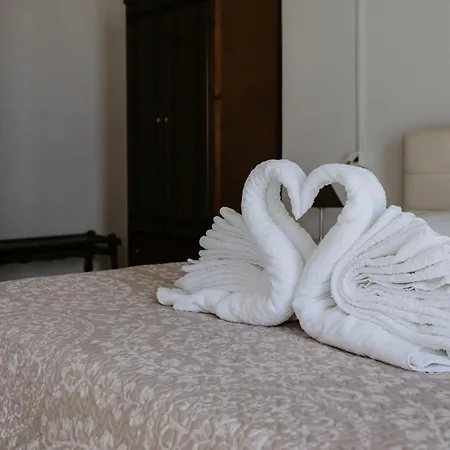 Thirasia Hotel