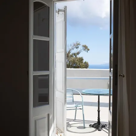 Thirasia Hotel
