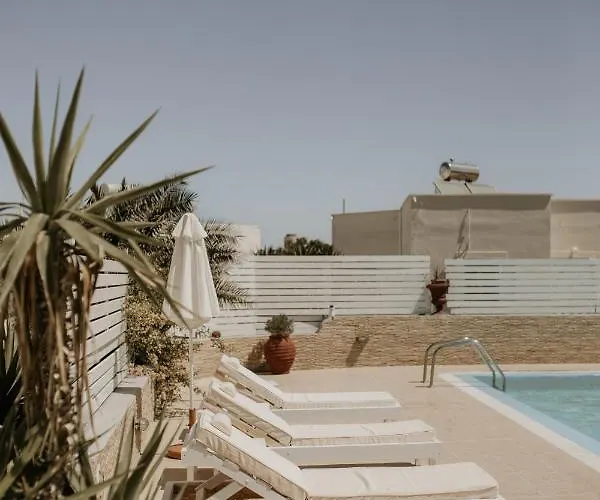 θηρασιά Ξενοδοχείο 2*