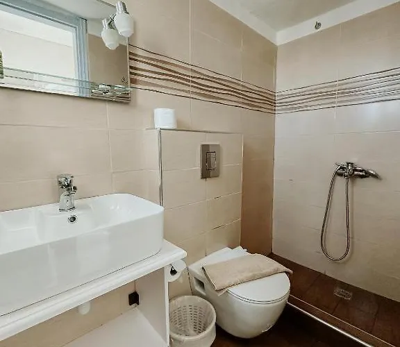 Ξενοδοχείο θηρασιά 2*