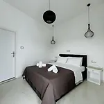 Thirasia 2* Fira (Santorini)