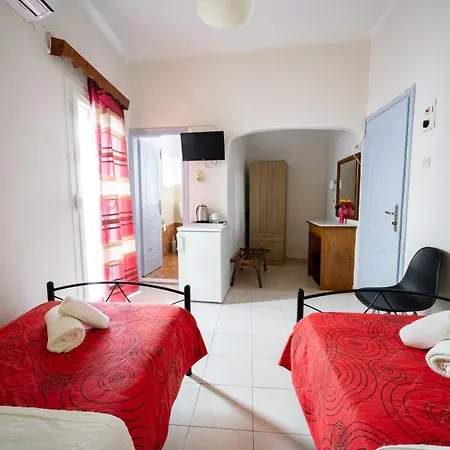 Thirasia Hotel